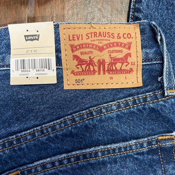 Levi’s High Rise Straight Leg Denim Distressed Jeans - Picture 6 of 6